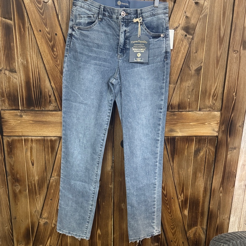 Democracy Mid-Rise Straight Leg Jeans in Light Washed Blue